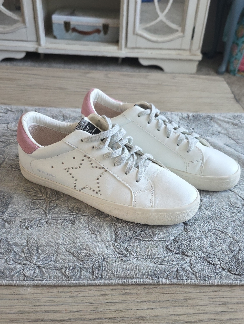 Vintage Havana "Pam" White W/Pink Leather Casual Sneakers Size 9